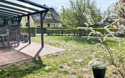 Karlshagen 609: Arbusto, Giardino, Mobili Da Esterno, Shade, Groundcover, Primavera, Cortile, Struttura Esterna, Landscaping, Prato