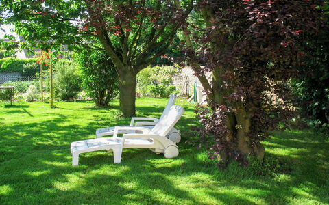 Gîte de L'Epine: Pianta, Mobilia, Comunita 'Impianto, Panchina, Albero, Mobili Da Esterno, Paesaggio Naturale, Shade, Woody Impianto, Banco