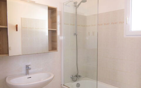 Les Hippocampes: Idraulico Fixture, Proprietà, Lavello, Rubinetto, Soffione Doccia, Doccia, Bagno, Vasca Da Bagno, Interior Design