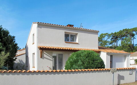 Les Etrilles: Proprietà, Casa, Casa, Costruzione, Immobiliare, Zona Residenziale, Villa, Architettura, Facciata, Lotto