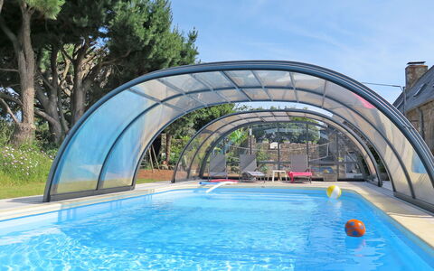 Gîte Triskell: Piscina, Tempo Libero, Centro Ricreativo, Acqua, Immobiliare, Costruzione, Vacanza, Ricreazione, Architettura, Ricorrere