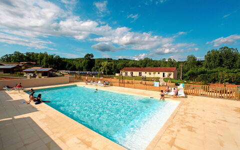 Cazals 652: Acqua, Nube, Cielo, Pianta, Piscina, Costruzione, Azzurro, Albero, Casa, Sedia