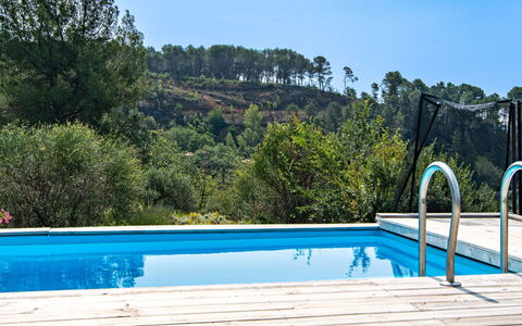 Les Oliviers: Acqua, Cielo, Proprietà, Pianta, Piscina, Azzurro, Legna, Albero, Rettangolo, Shade