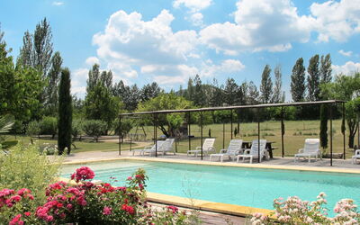 Sigonce 651: Proprietà, Piscina, Immobiliare, Cielo, Acqua, Casa, Botanica, Estate, Tempo Libero, Albero