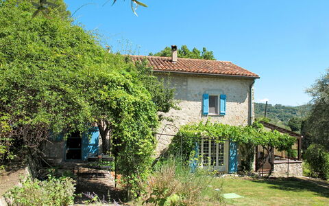 Mas de L'Adrech: Pianta, Cielo, Finestra, Costruzione, Comunita 'Impianto, Paesaggio Naturale, Lotto, Casa, Albero, Villetta