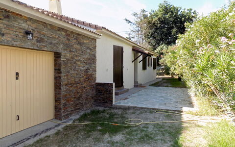 Agula Marina: Proprietà, Casa, Costruzione, Immobiliare, Casa, Villetta, Architettura, Albero, Porta, Estate