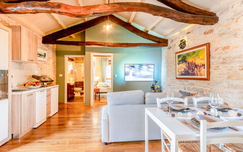 Botra Maria: Proprietà, Camera, Costruzione, Soffitto, Interior Design, Mobilia, Fascio, Casa, Pavimento, Sala Da Pranzo