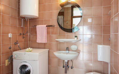 Valentina 634.3: Specchio, Marrone, Lavanderia, Idraulico Fixture, Rubinetto, Lavandino Del Bagno, Proprietà, Lavello, Toilet Seat, Bagno