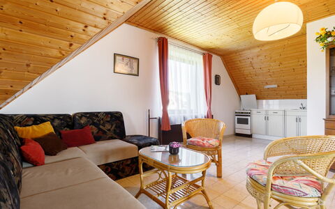 Antal: Legna, Mobilia, Casa, Casa, Porta, Sedia, Villetta, Soggiorno, Soffitto, Cucina & Sala Da Pranzo Tavolo