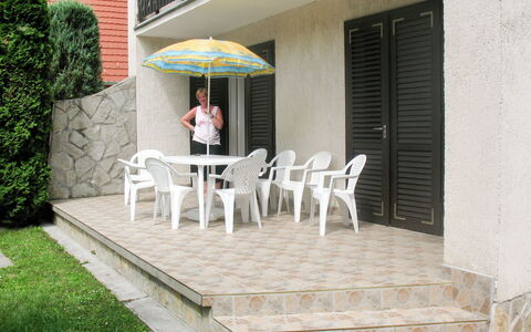 Sport: Proprietà, Casa, Tavolo, Immobiliare, Mobilia, Camera, Casa, Costruzione, Portico, Terrazza