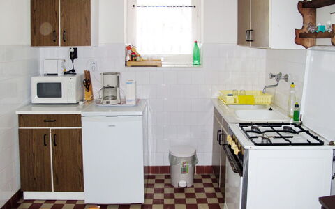 Sport: Camera, Apparecchio Major, Cucina, Proprietà, Mobilia, Cabinetry, Pavimento, Interior Design, Frigorifero, Casa