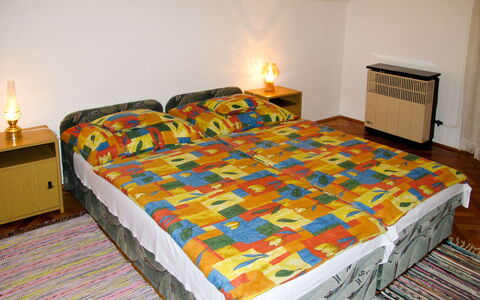 Sport: Camera Da Letto, Letto, Lenzuolo, Mobilia, Camera, Bedding, Telaio Del Letto, Proprietà, Materasso, Pavimento