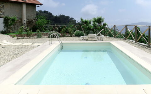 Casa U Baregu: Piscina, Proprietà, Acqua, Tempo Libero, Casa, Immobiliare, Costruzione, Architettura, Materiale Composito, Vacanza
