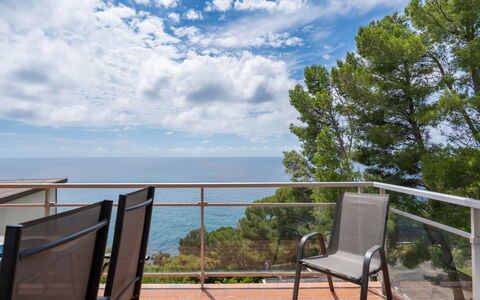 Orizzonte: Proprietà, Cielo, Immobiliare, Riva, Casa, Nube, Albero, Vacanza, Balcone, Condominio
