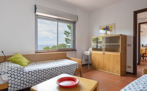 Orizzonte: Mobilia, Camera, Interior Design, Proprietà, Costruzione, Casa, Soggiorno, Letto, Tavolo, Giallo