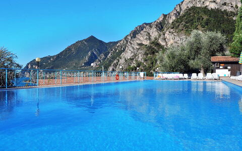 La Limonaia: Piscina, Blu, Cittadina, Cielo, Azzurro, Vacanza, Resort Citta ', Acqua, Montagna, Ricorrere
