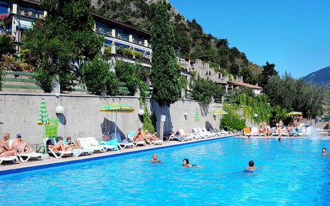 La Limonaia: Acqua, Costruzione, Cielo, Piscina, Azzurro, Albero, Pianta, Ricreazione All'Aperto, Costiera E Morfologie Oceanic, Montagna