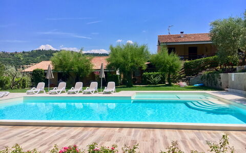 Garda 712: Acqua, Pianta, Cielo, Proprietà, Verde, Piscina, Rettangolo, Azzurro, Blu