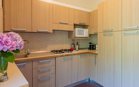 Garda 713: Cabinetry, Controsoffitto, Fiore, Costruzione, Elettrodomestico Da Cucina, Cucina Stufa, Interior Design, Lavandino Della Cucina, Cucina, Legna