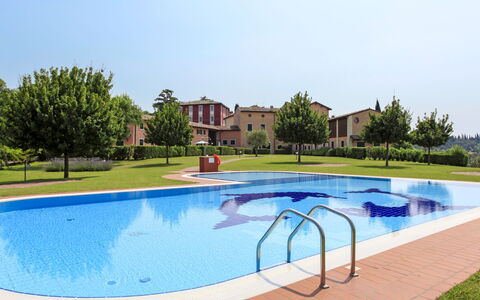 Garda 714: Acqua, Cielo, Pianta, Piscina, Albero, Rettangolo, Costruzione, Mobili Da Esterno, Shade, Tempo Libero
