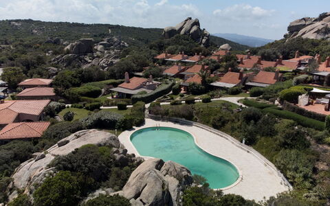Le Rocce (Pau219): Acqua, Nube, Risorse Idriche, Cielo, Proprietà, Azzurro, Natura, Albero, Paesaggio Naturale, Piscina