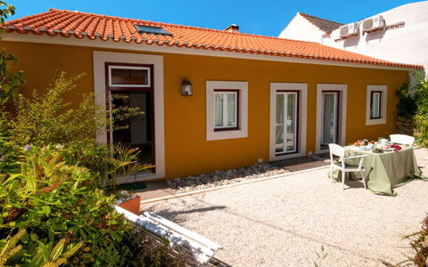 Nazaré 611: Proprietà, Casa, Costruzione, Casa, Immobiliare, Villetta, Facciata, Tetto, Villa, Estate