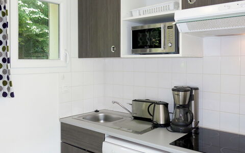 Audierne 651: Controsoffitto, Camera, Cabinetry, Bianca, Cucina, Proprietà, Piastrella, Lavello, Mobilia, Interior Design