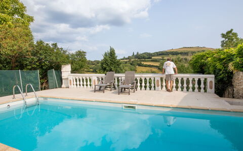 Le Noyer: Acqua, Cielo, Pianta, Proprietà, Piscina, Azzurro, Shade, Mobili Da Esterno, Lettino, Albero