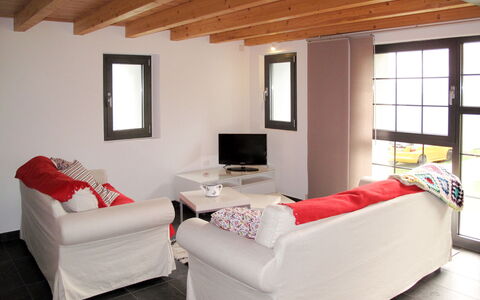 Rustico de Leoni: Mobilia, Camera, Camera Da Letto, Letto, Proprietà, Interior Design, Costruzione, Soffitto, Lenzuolo, Telaio Del Letto