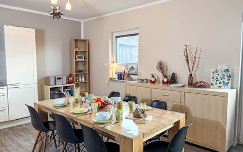 Johannika: Mobilia, Interior Design, Pavimentazione, Legna, Cucina & Sala Da Pranzo Tavolo, Tavolo, Sala Da Pranzo, Sedia, Pavimento, Illuminazione