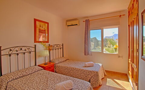 Bellavista: Mobilia, Proprietà, Finestra, Comfort, Legna, Tessile, Letto, Interior Design, Architettura