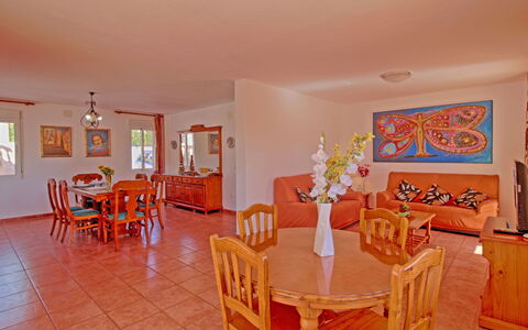 Palmira: Tavolo, Mobilia, Proprietà, Sedia, Arancia, Legna, Decorazione, Cornice, Interior Design, Pavimentazione