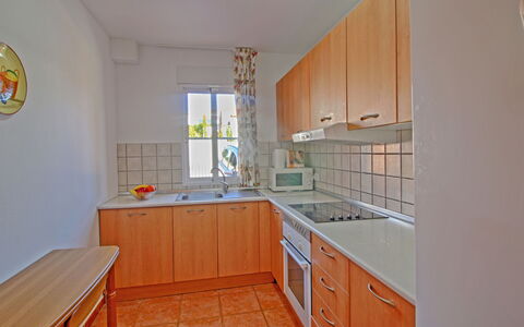 Palmira: Cabinetry, Proprietà, Mobilia, Controsoffitto, Lavello, Rubinetto, Lavandino Della Cucina, Legna, Cucina, Cassetto