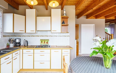 Stereden Vor: Cabinetry, Controsoffitto, Proprietà, Mobilia, Pianta, Costruzione, Lavello, Cassetto, Legna, Interior Design