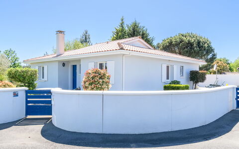 La Clairière: Cielo, Blu, Costruzione, Pianta, Lotto, Finestra, Albero, Casa, Paesaggio, Manto Stradale