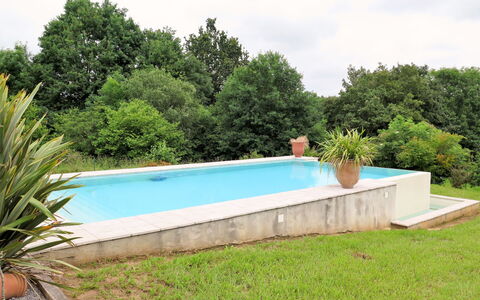 Aucéloun: Piscina, Proprietà, Erba, Backyard, Tempo Libero, Rettangolo, Casa, Immobiliare, Cortile, Casa