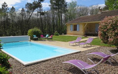 Au Cayroux: Acqua, Nube, Pianta, Proprietà, Mobilia, Cielo, Piscina, Costruzione, Sedia, Shade