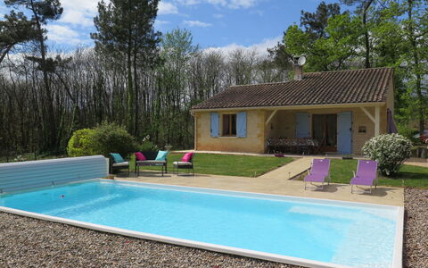 Au Cayroux: Pianta, Acqua, Cielo, Nube, Proprietà, Costruzione, Piscina, Finestra, Azzurro, Shade
