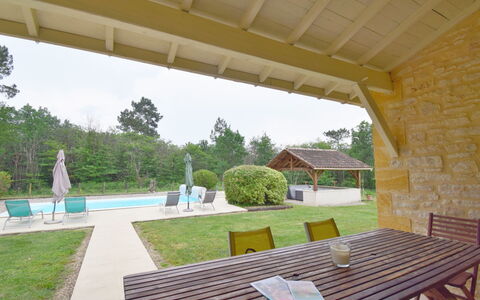 Au Cayroux: Pianta, Proprietà, Costruzione, Mobilia, Acqua, Shade, Tavolo, Albero, Cielo, Sedia