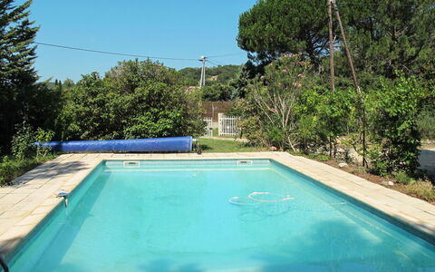 La Rouveyrolle: Acqua, Pianta, Cielo, Proprietà, Piscina, Azzurro, Albero, Rettangolo, Shade, Tempo Libero