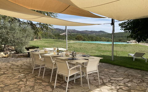 La Princesse: Tavolo, Pianta, Mobilia, Costruzione, Sedia, Tavolo Esterno, Albero, Shade, Interior Design, Mobili Da Esterno
