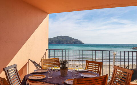 Baie des Lecques: Costiera E Morfologie Oceanic, Mare, Costa, Mobilia, Oceano, Balcone, Sedia, Spiaggia, Riva, Mobili Da Esterno