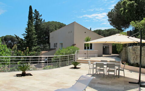 La Vaquinière: Proprietà, Casa, Casa, Costruzione, Architettura, Immobiliare, Terrazza, Zona Residenziale, Tetto, Design