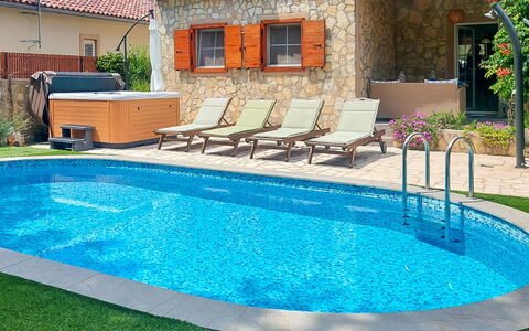 Mikac: Acqua, Pianta, Proprietà, Costruzione, Finestra, Piscina, Blu, Azzurro, Verde, Mobili Da Esterno