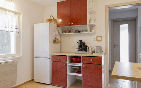 Annemarie: Elettrodomestico Da Cucina, Cucina, Cabinetry, Apparecchio Major, Mobilia, Controsoffitto, Legna, Pavimentazione, Interior Design, Elettrodomestico
