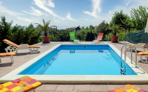 Annemarie: Piscina, Blu, Mobili Da Esterno, Ricorrere, Mobilia, Sedia, Materiale Composito, Eco Hotel, Tempo Libero, Ombrello