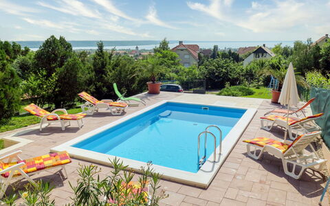 Annemarie: Piscina, Mobili Da Esterno, Ricorrere, Mobilia, Sedia, Tempo Libero, Eco Hotel, Ombrello, Lettino, Giardino