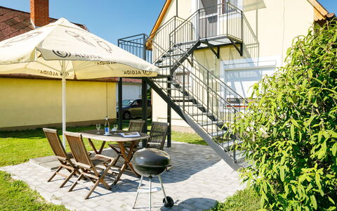 Emi: Pianta, Costruzione, Proprietà, Cielo, Shade, Lotto, Finestra, Sedia, Mobili Da Esterno, Casa