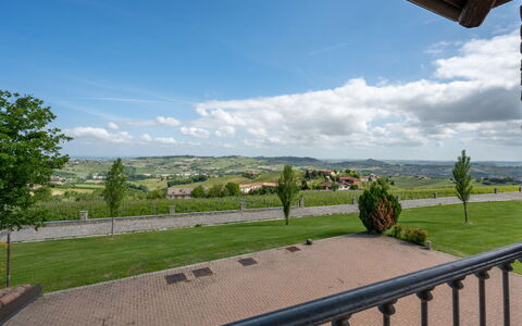 Antica Cascina: Cielo, Nube, Proprietà, Pianta, Albero, Recinzione, Shade, Architettura, Lotto, Erba
