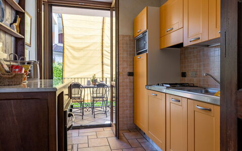 I Briganti: Cabinetry, Proprietà, Controsoffitto, Mobilia, Interior Design, Legna, Elettrodomestico Da Cucina, Cucina, Lavandino Della Cucina, Costruzione